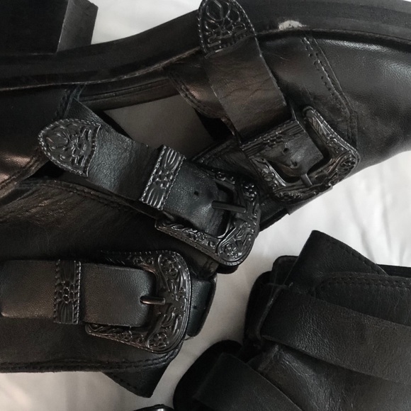 SOLD - TOPSHOP- belt buckle ankle leather boots. - Picture 4 of 4